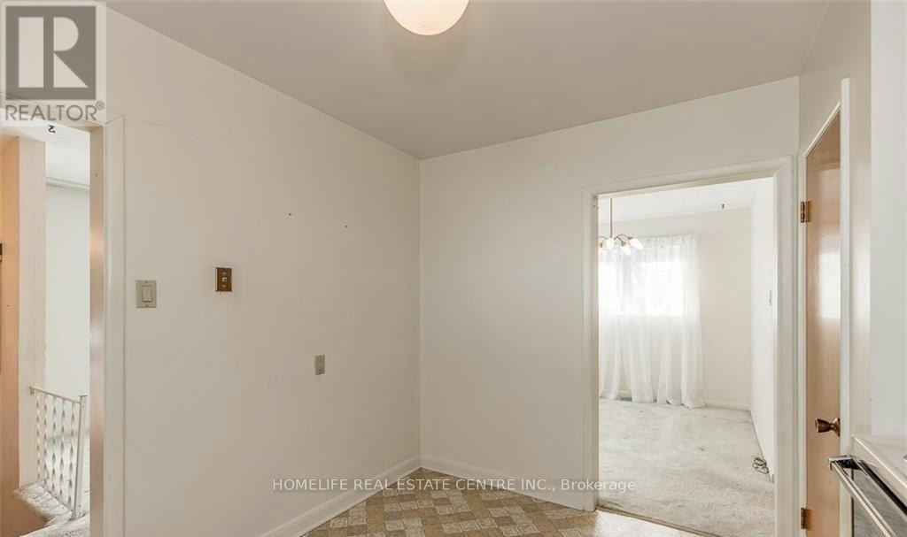 UPSTAIRS-28 Pratt Road, Barrie, ON, L4M 2L1 - 14