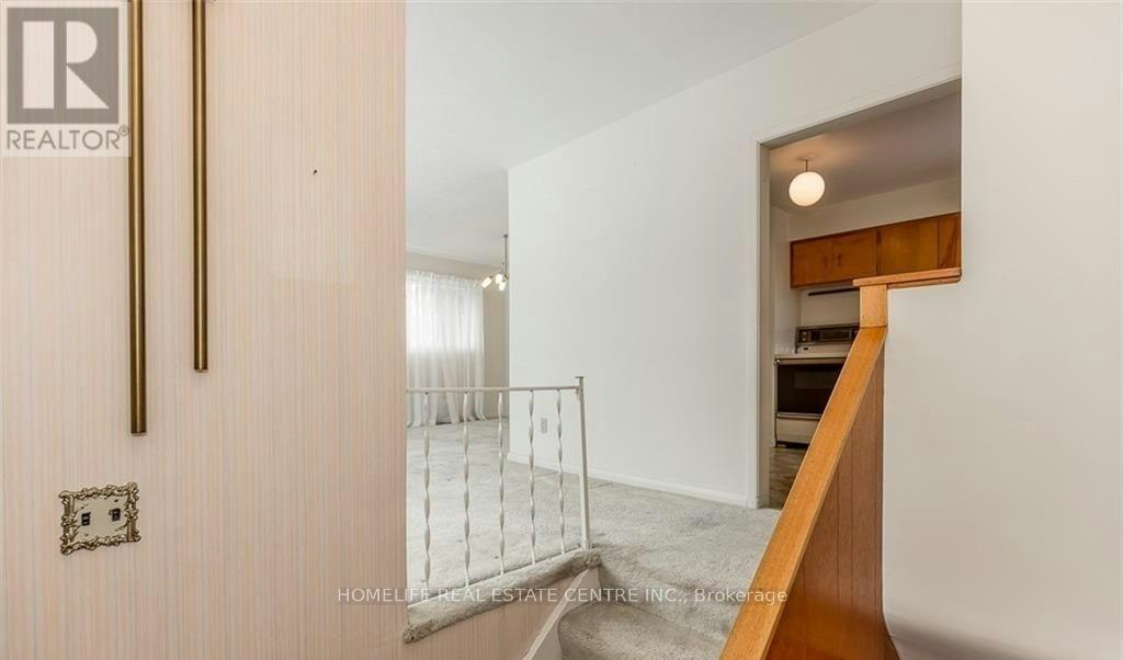 UPSTAIRS-28 Pratt Road, Barrie, ON, L4M 2L1 - 3