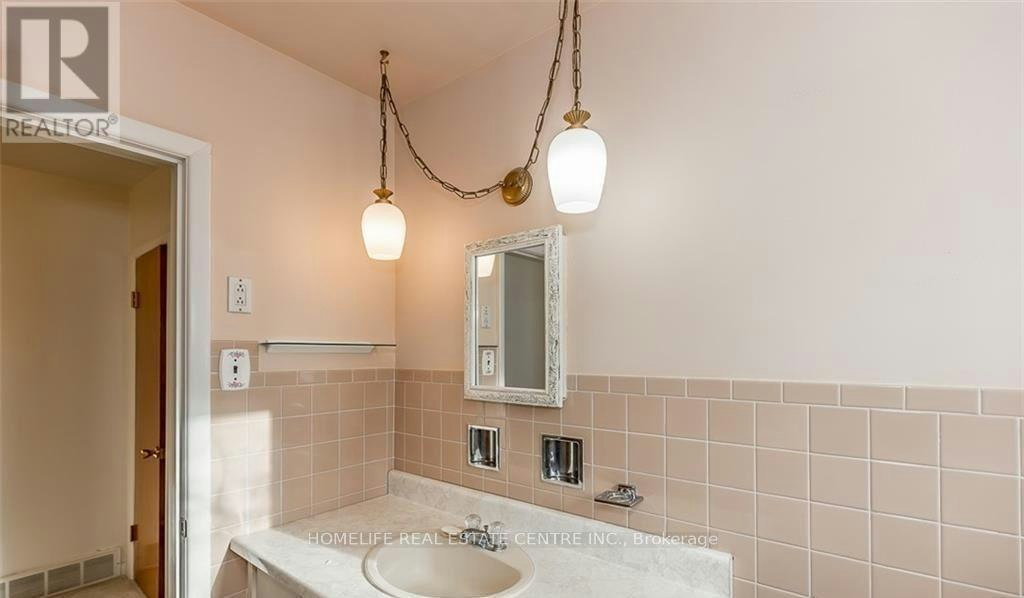 UPSTAIRS-28 Pratt Road, Barrie, ON, L4M 2L1 - 17