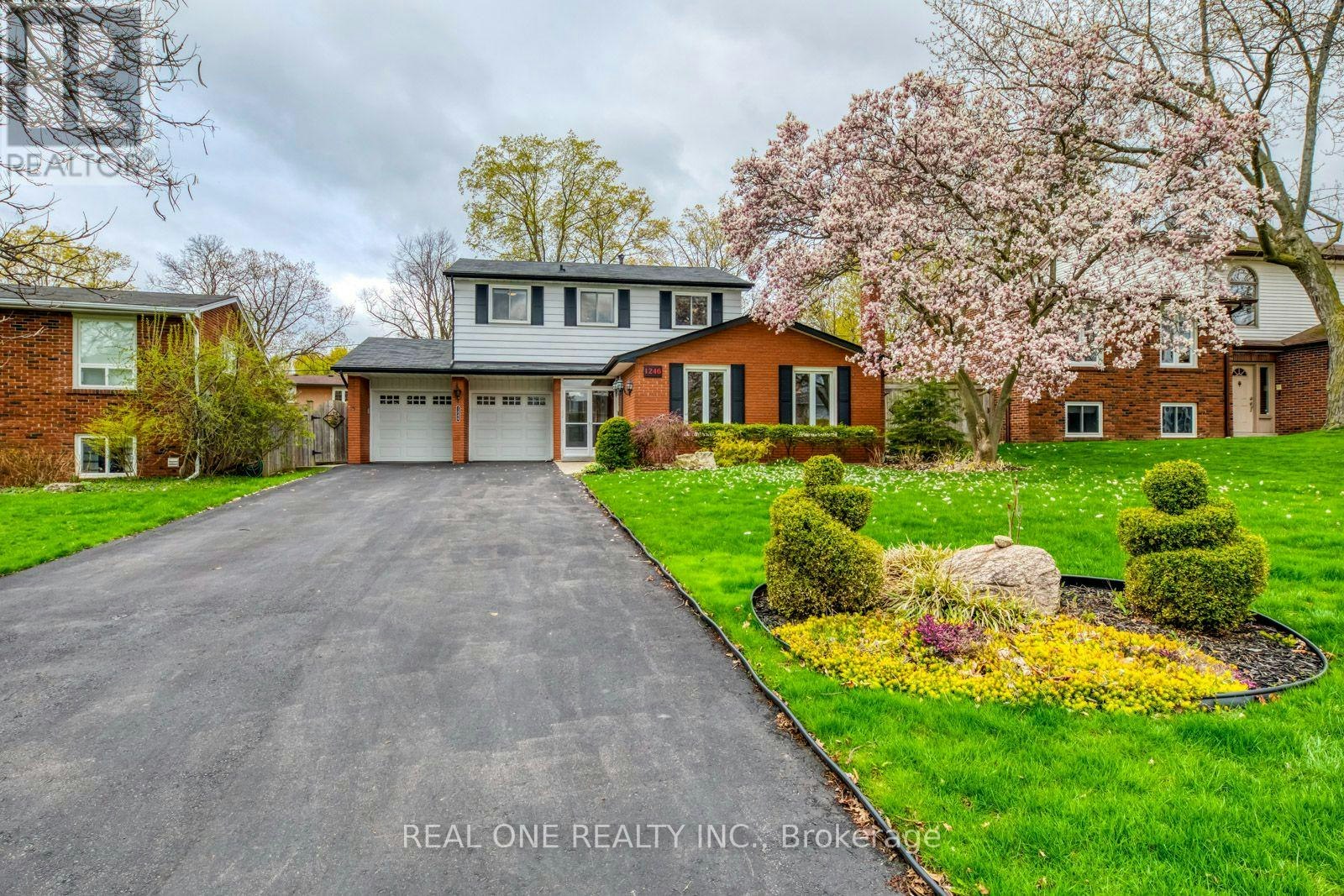 1246 Landfair Crescent, Oakville, ON, L6H 2N3