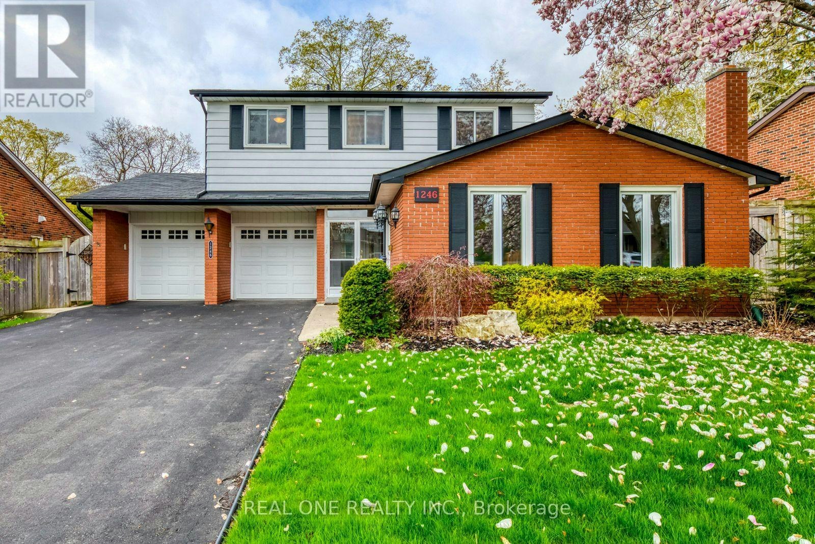 1246 Landfair Crescent, Oakville, ON, L6H 2N3 - 4