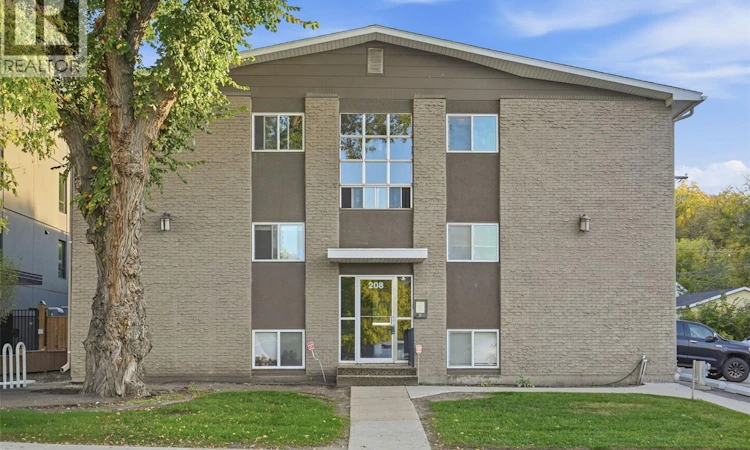 204-208 Saskatchewan Crescent E