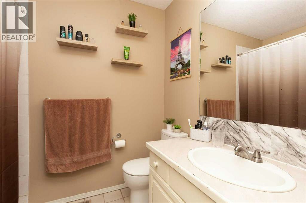 44 Lakhota Road W, Lethbridge, AB, T1K 6J1 - 12