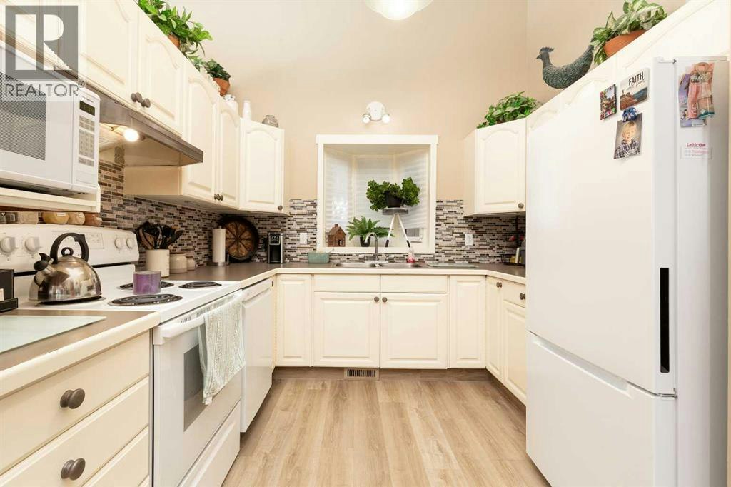 44 Lakhota Road W, Lethbridge, AB, T1K 6J1 - 8