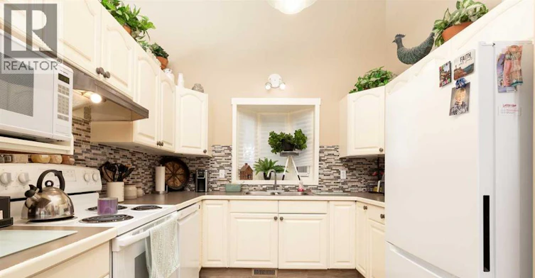 44 Lakhota Road W, Lethbridge, AB, T1K 6J1 - 8