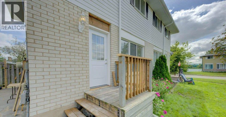 18 Winter Court, Cambridge, ON, N1R 6C6 - 2