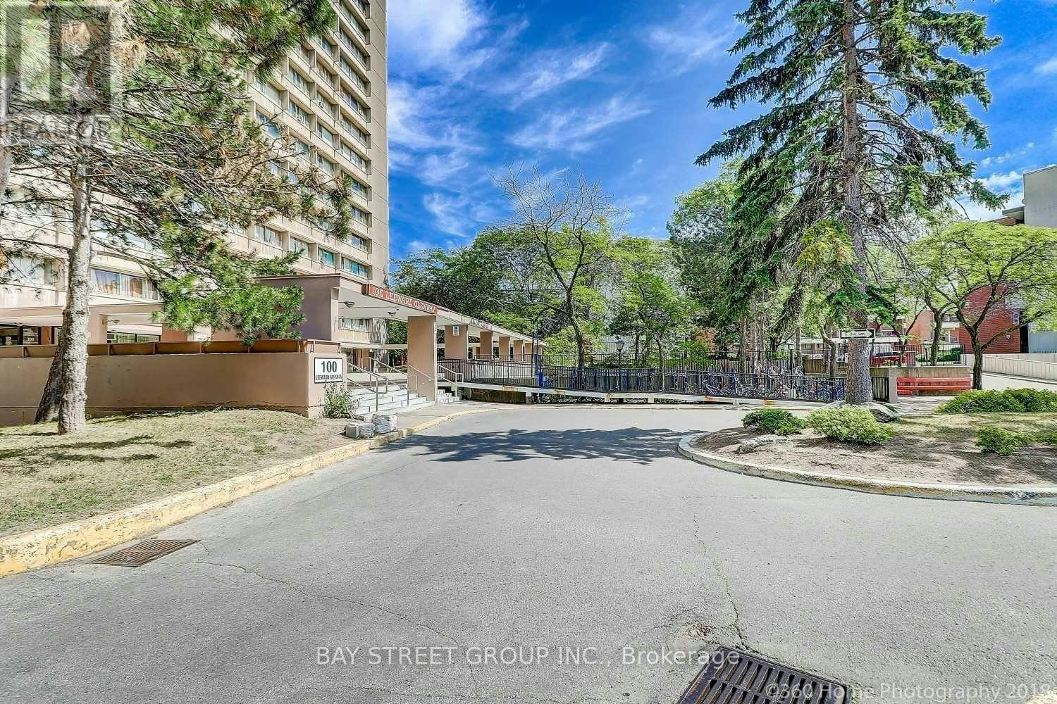 1010-100 Leeward Glenway, Toronto, ON, M3C 2Z1 - 3