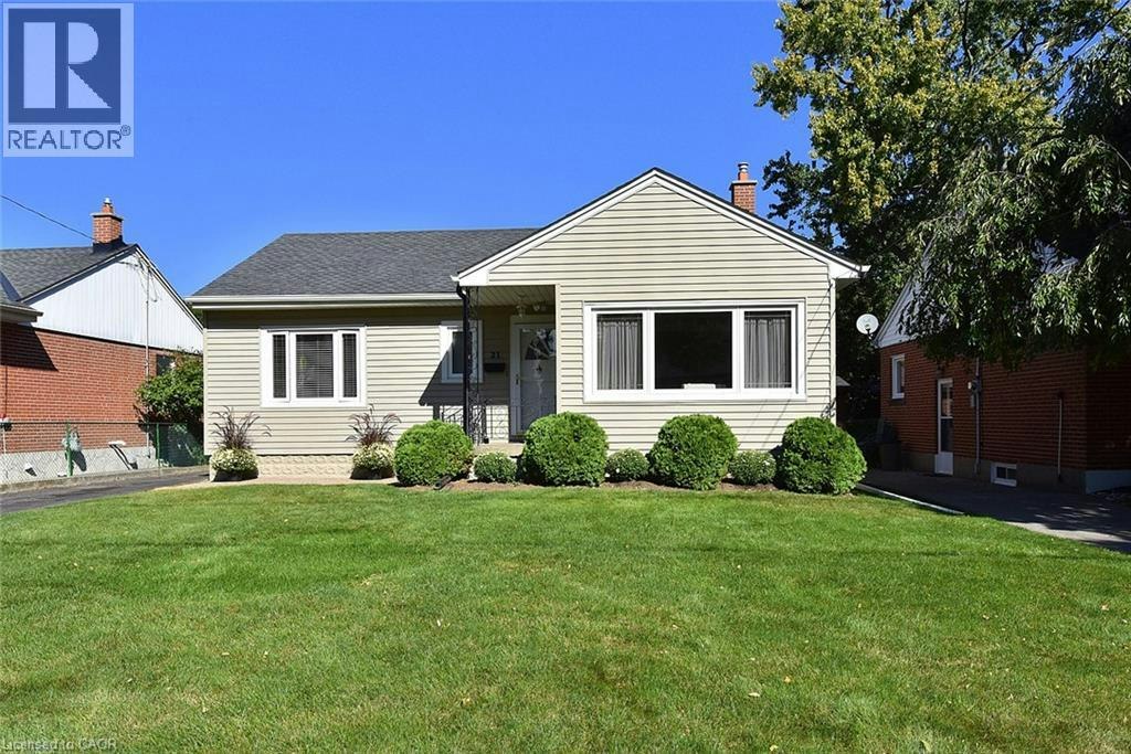 31 Kemp Drive, Hamilton, ON, L9H 2N1