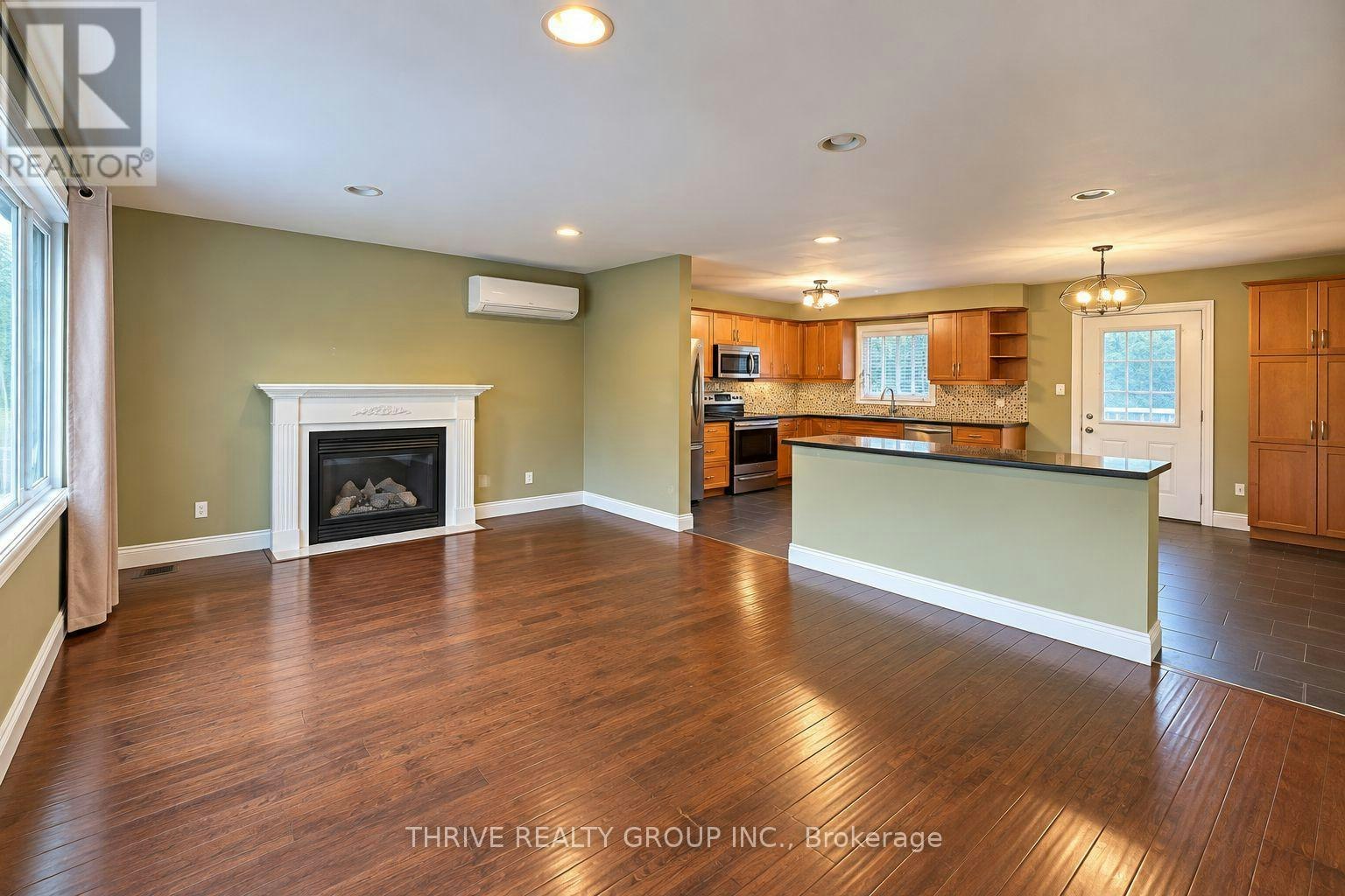 UPPER-562 Knights Hill Road, London, ON, N6J 3A2 - 4