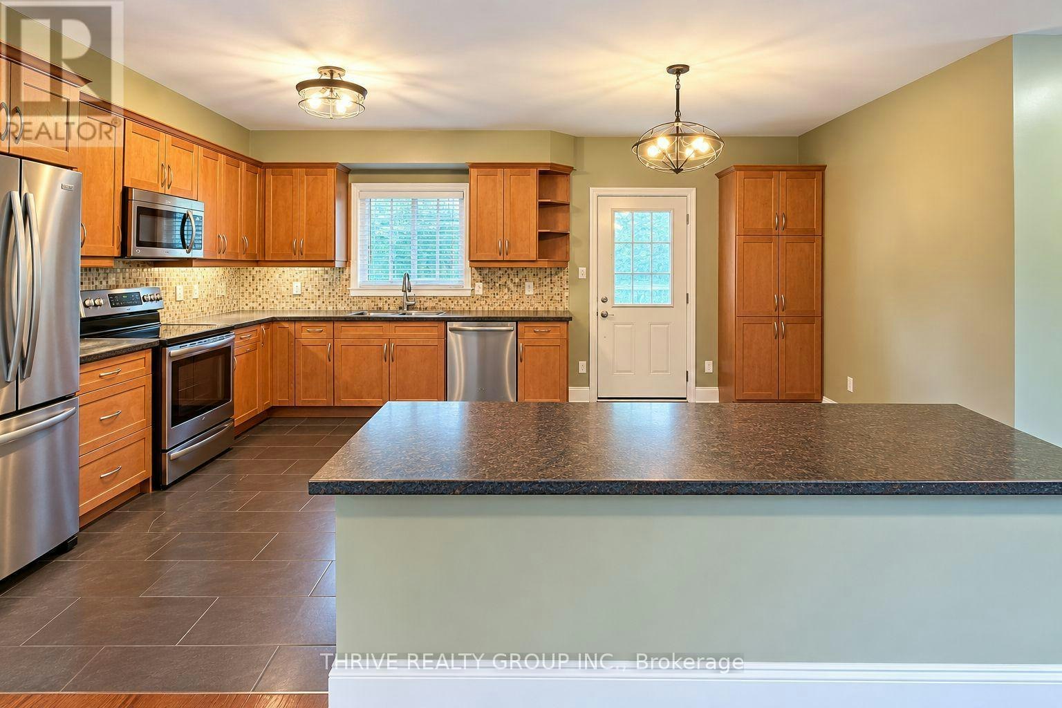 UPPER-562 Knights Hill Road, London, ON, N6J 3A2 - 7