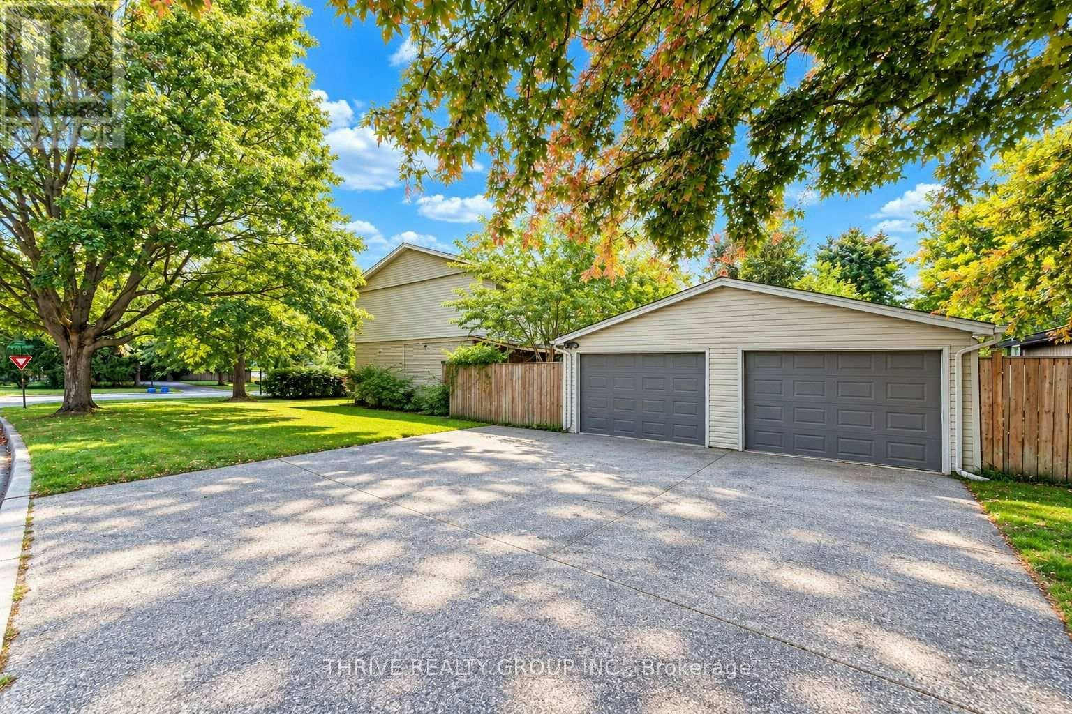 UPPER-562 Knights Hill Road, London, ON, N6J 3A2 - 2