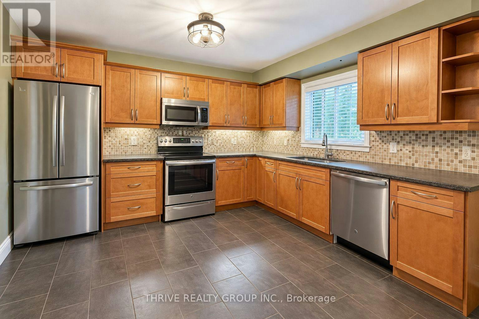 UPPER-562 Knights Hill Road, London, ON, N6J 3A2 - 8