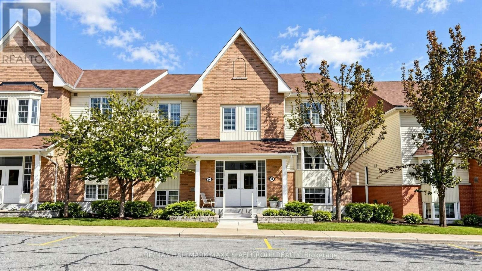 2-92 Petra Way, Whitby, ON, L1R 0A3