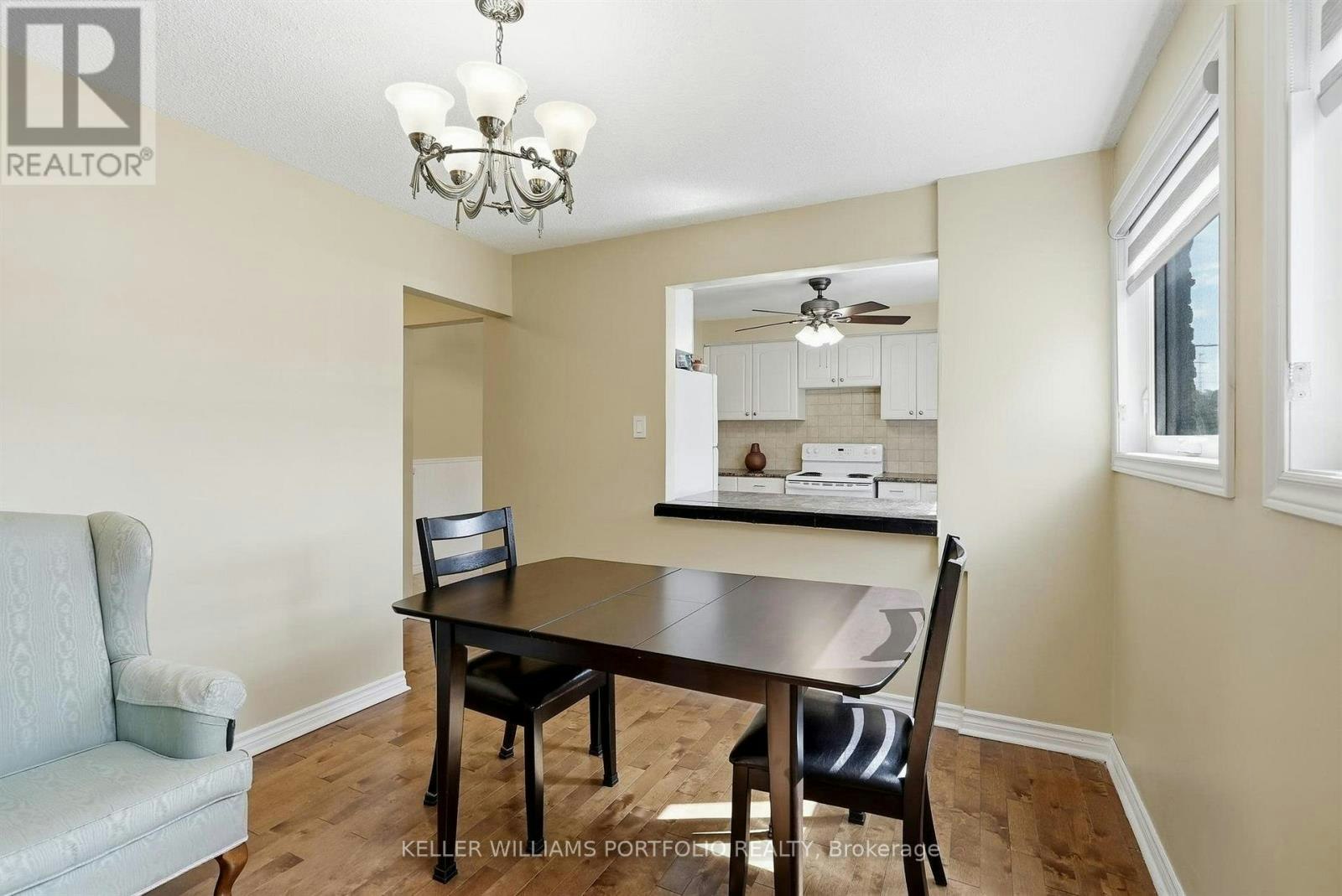 32 Henderson Drive, Aurora, ON, L4G 3L2 - 16