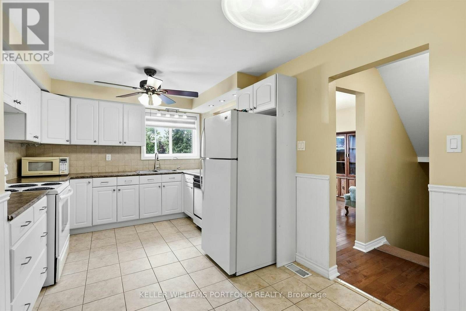 32 Henderson Drive, Aurora, ON, L4G 3L2 - 20