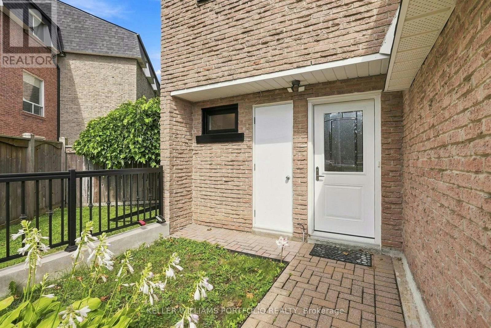 32 Henderson Drive, Aurora, ON, L4G 3L2 - 5