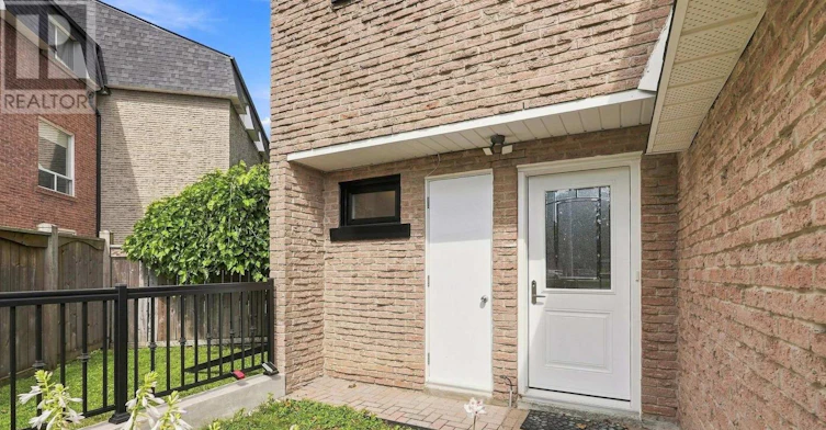 32 Henderson Drive, Aurora, ON, L4G 3L2 - 5