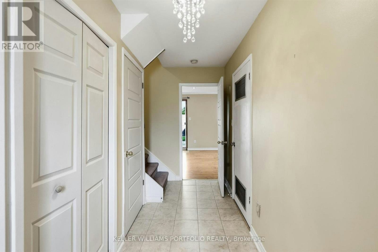 32 Henderson Drive, Aurora, ON, L4G 3L2 - 6