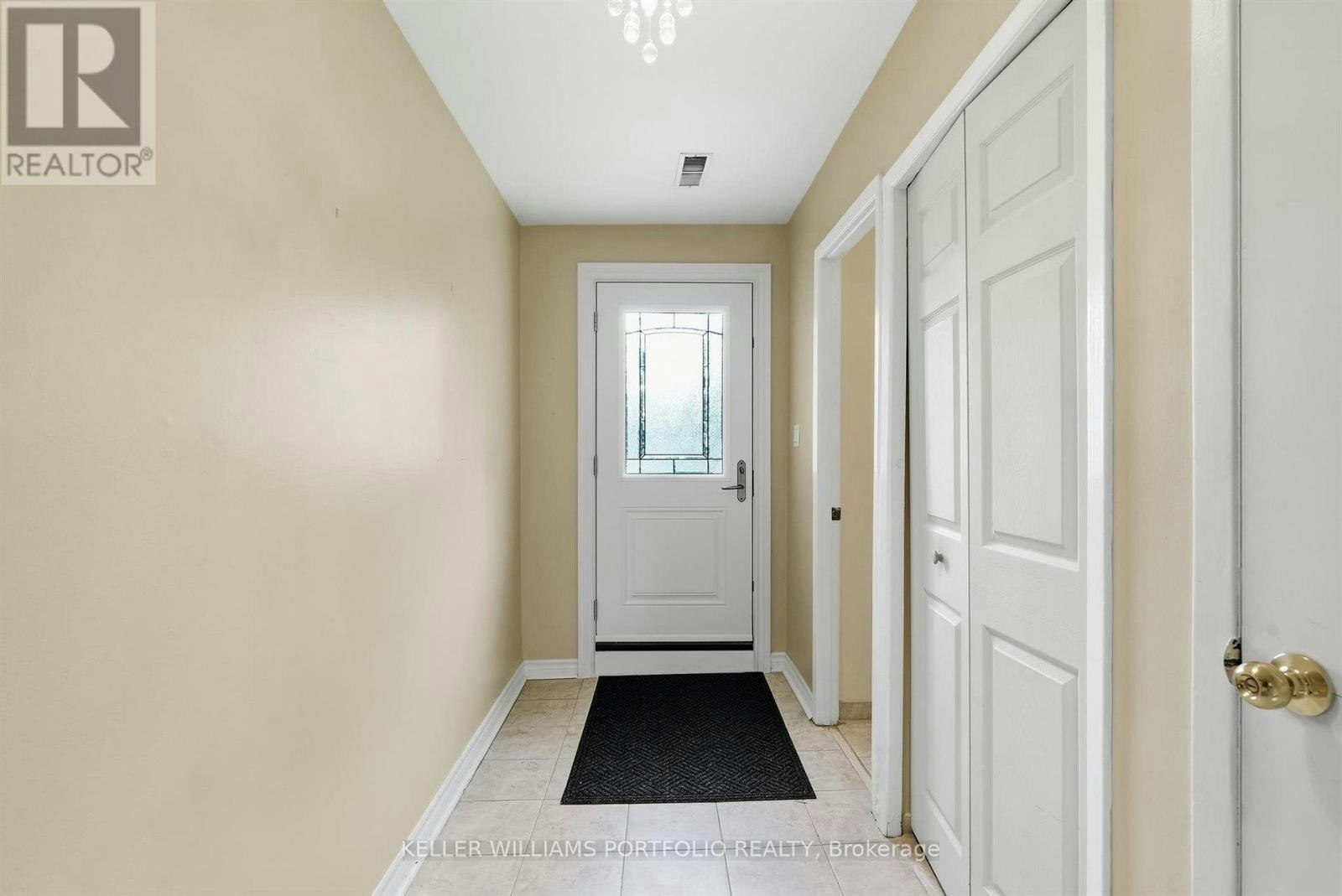 32 Henderson Drive, Aurora, ON, L4G 3L2 - 7