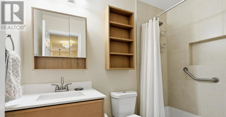 32 Henderson Drive, Aurora, ON, L4G 3L2 - 32