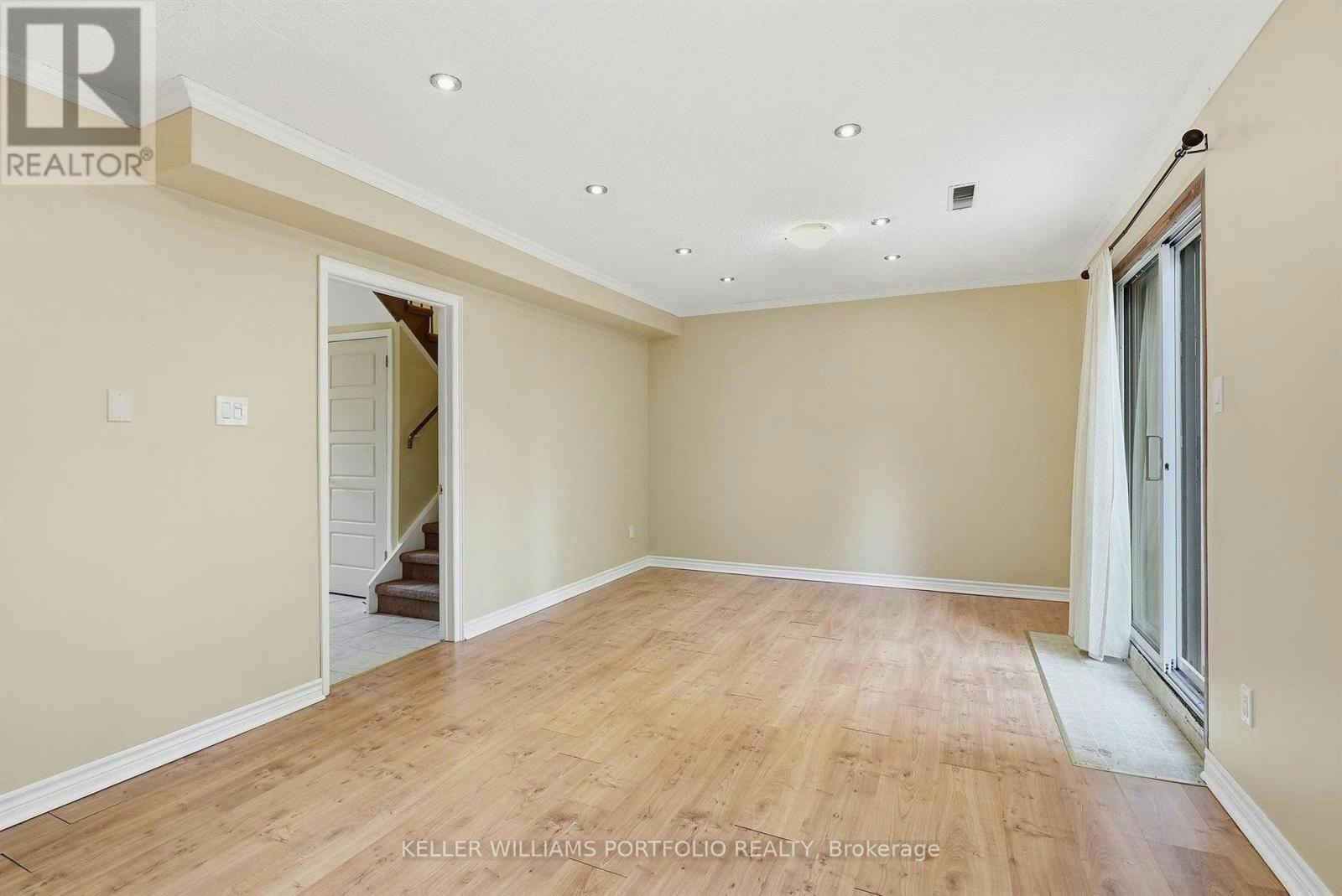 32 Henderson Drive, Aurora, ON, L4G 3L2 - 9