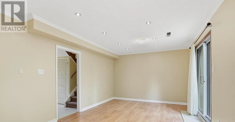 32 Henderson Drive, Aurora, ON, L4G 3L2 - 9