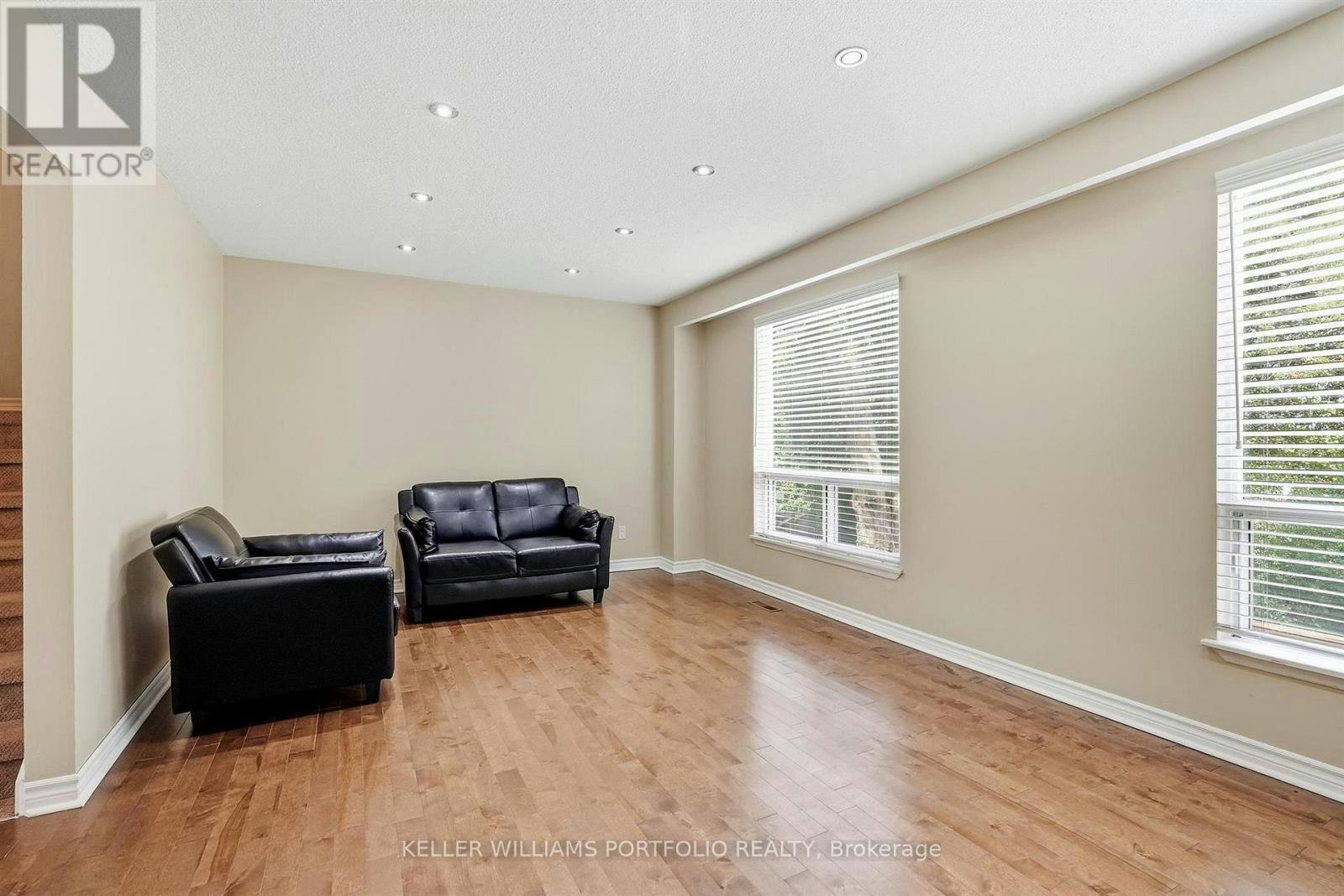 32 Henderson Drive, Aurora, ON, L4G 3L2 - 11