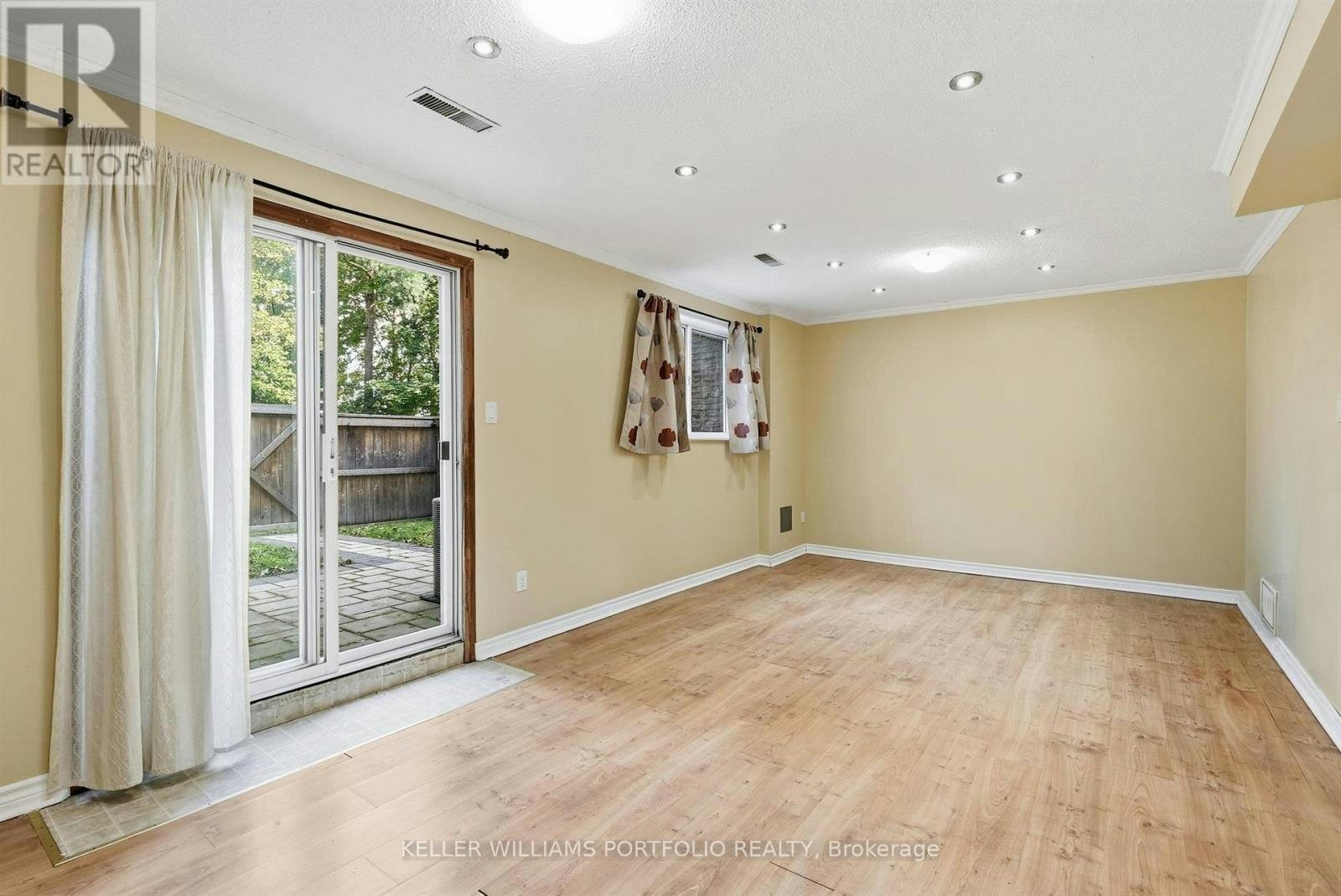 32 Henderson Drive, Aurora, ON, L4G 3L2 - 10