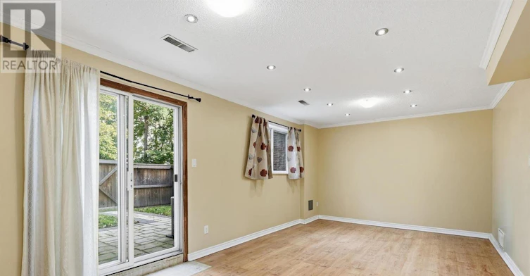 32 Henderson Drive, Aurora, ON, L4G 3L2 - 10