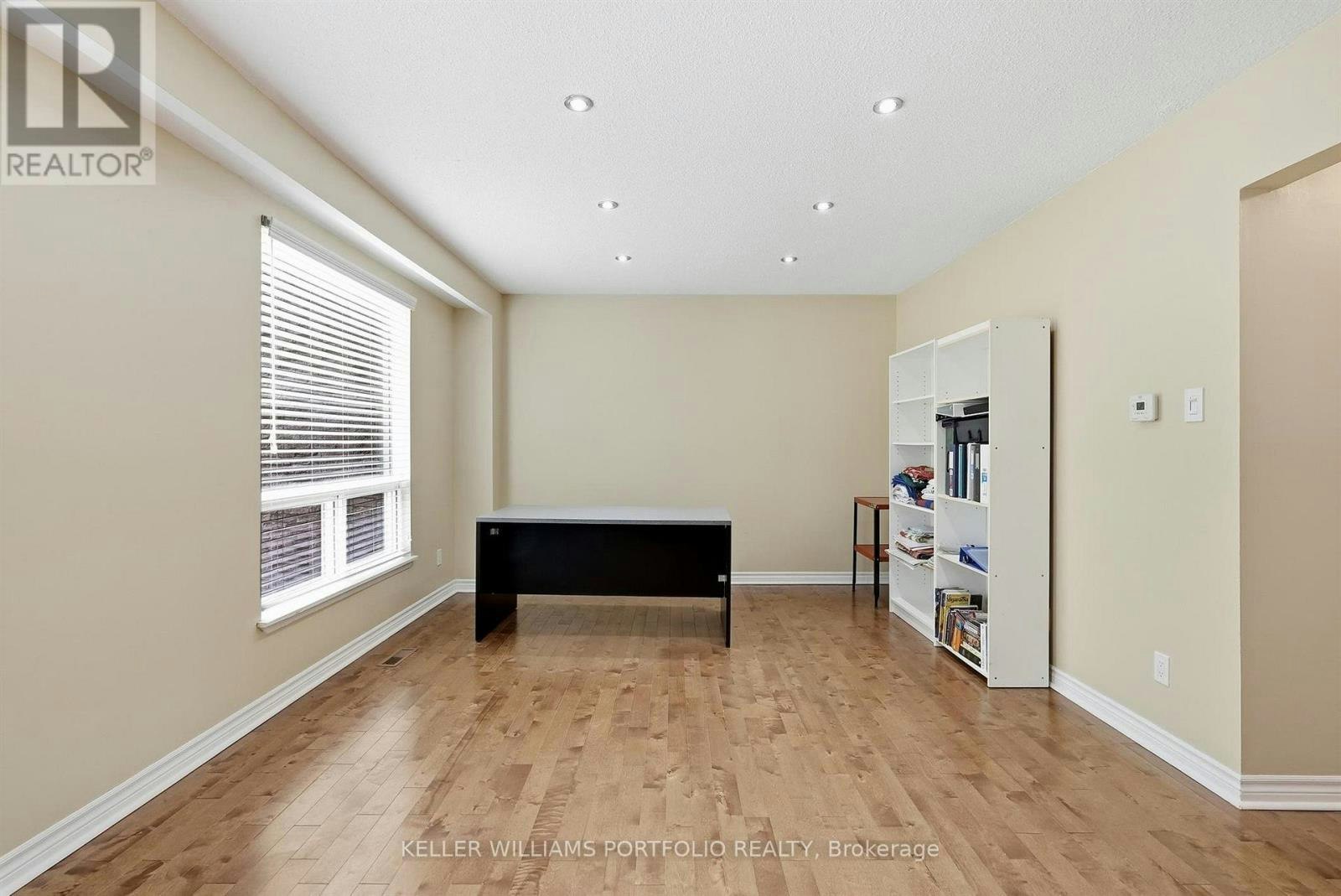 32 Henderson Drive, Aurora, ON, L4G 3L2 - 14