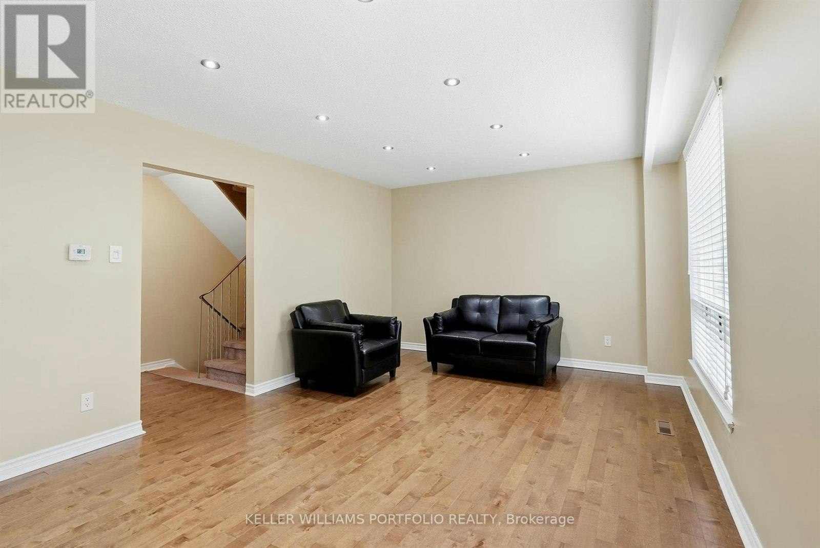 32 Henderson Drive, Aurora, ON, L4G 3L2 - 12