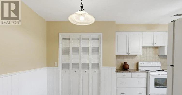 32 Henderson Drive, Aurora, ON, L4G 3L2 - 23