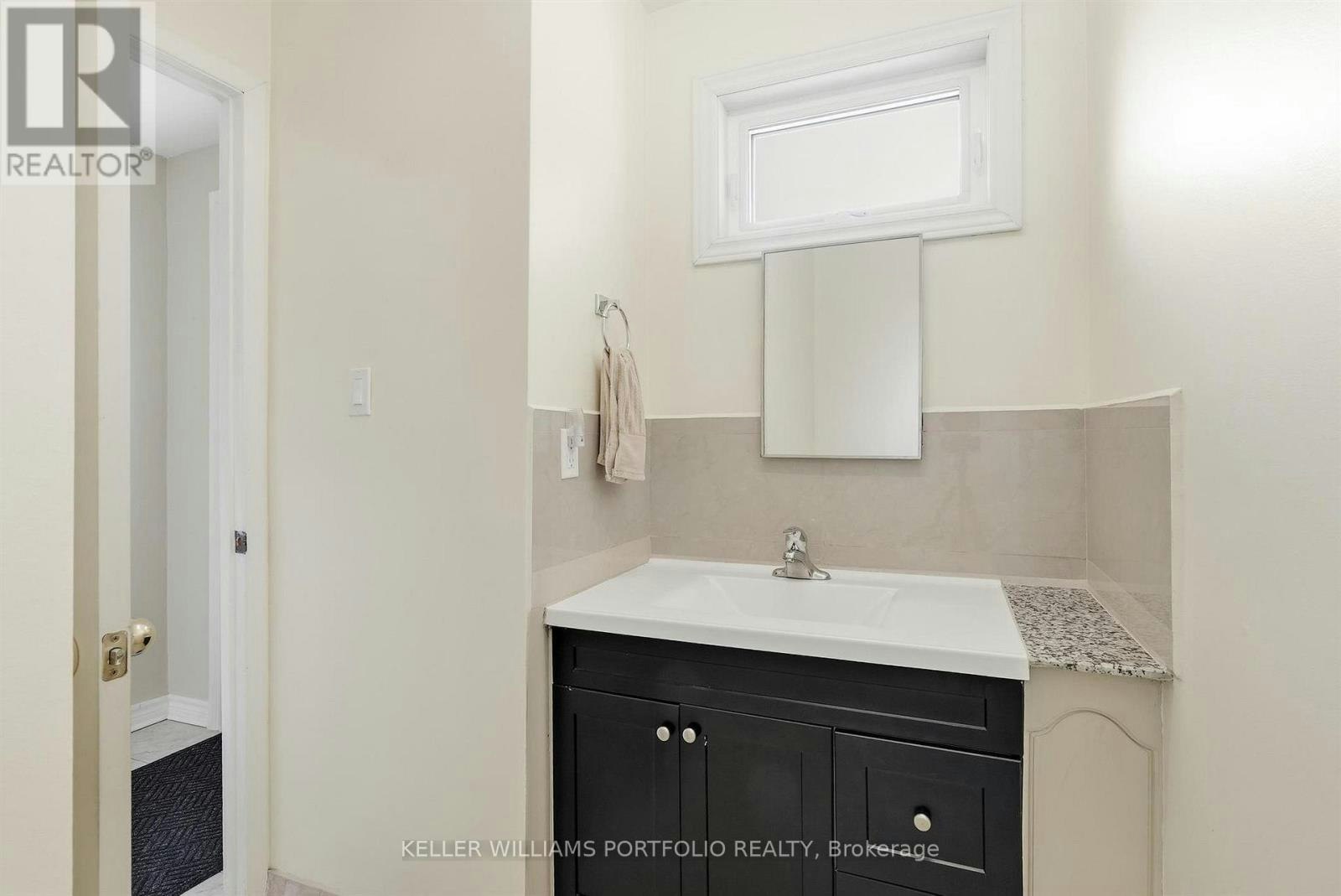 32 Henderson Drive, Aurora, ON, L4G 3L2 - 26