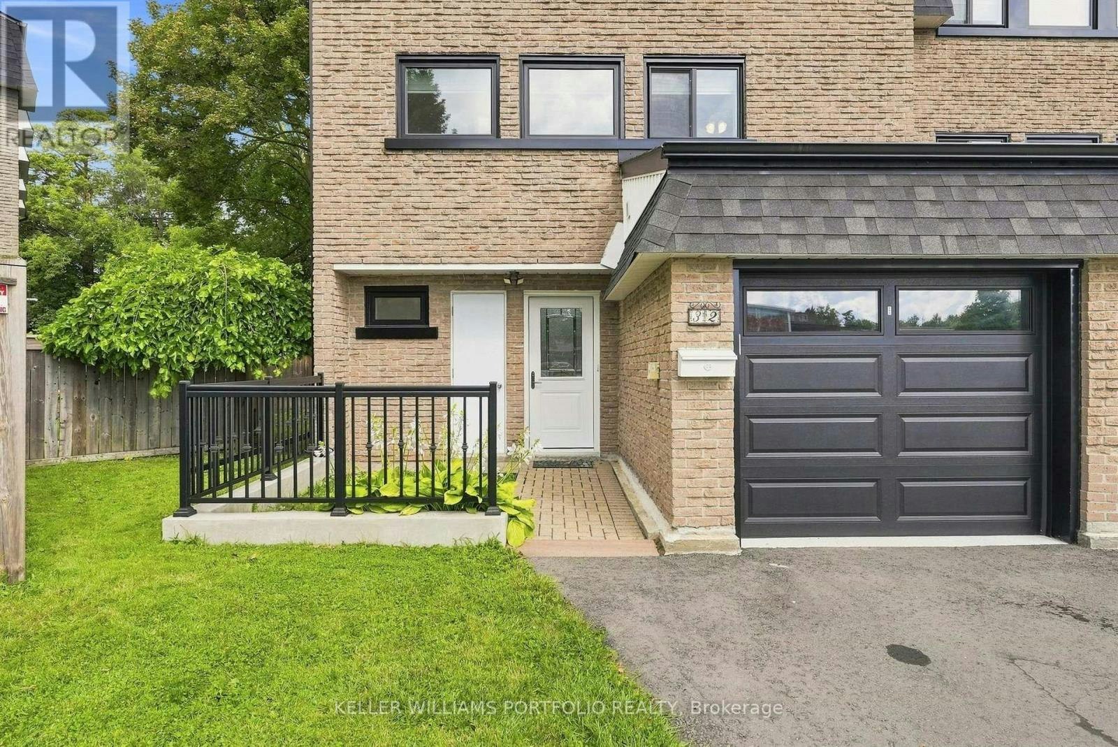 32 Henderson Drive, Aurora, ON, L4G 3L2 - 4