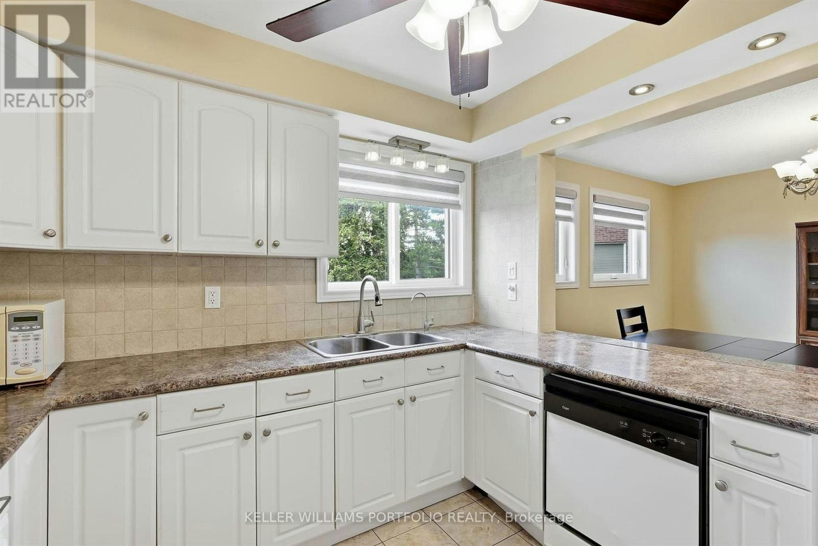 32 Henderson Drive, Aurora, ON, L4G 3L2 - 22