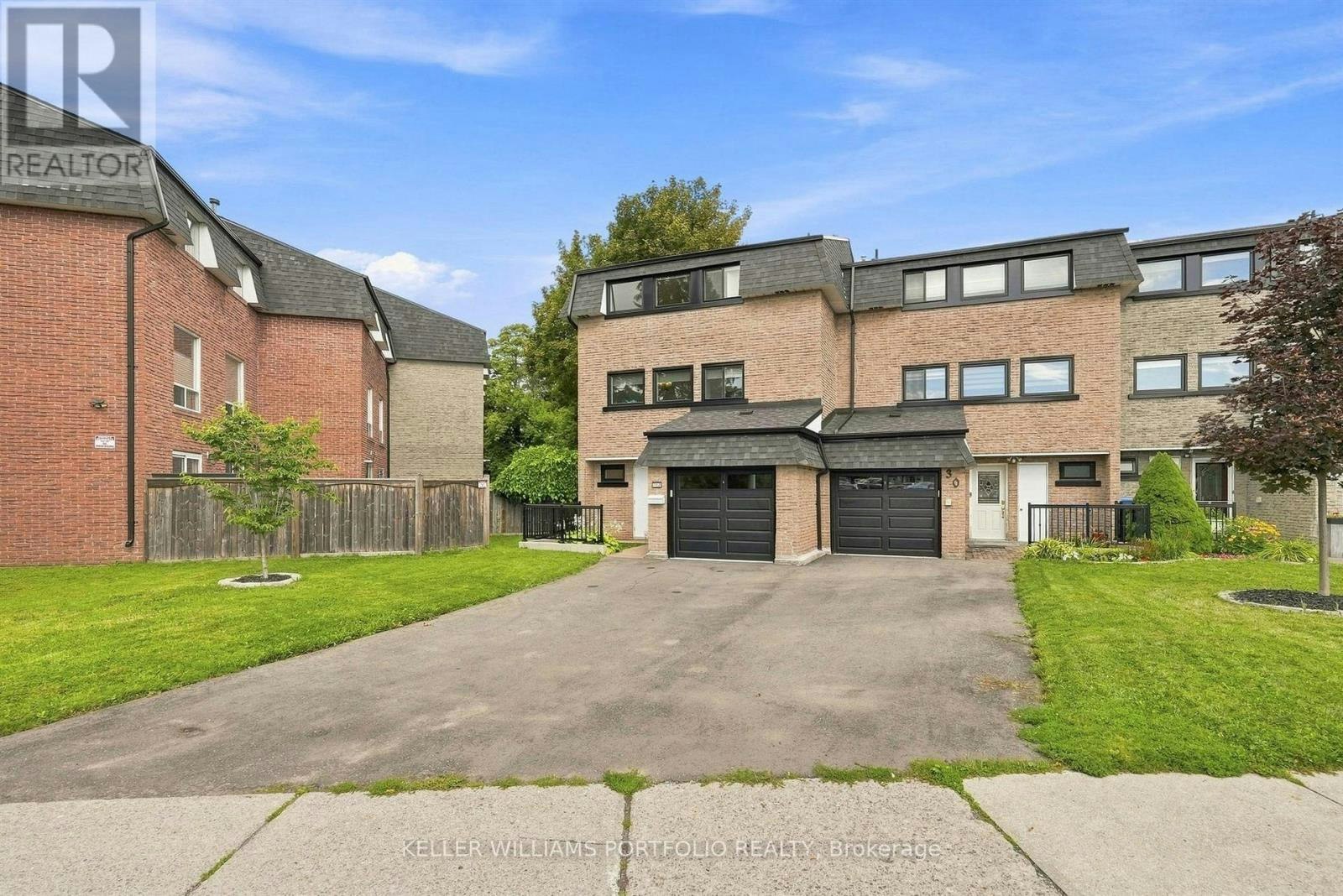 32 Henderson Drive, Aurora, ON, L4G 3L2 - 2