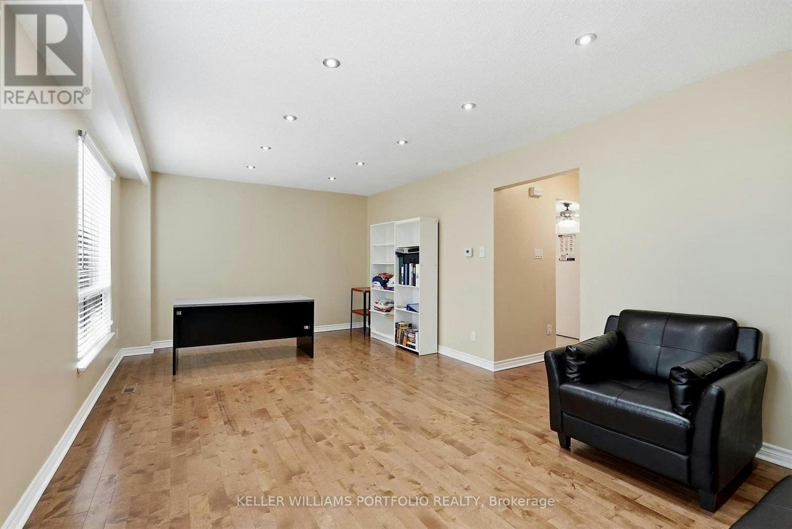 32 Henderson Drive, Aurora, ON, L4G 3L2 - 13