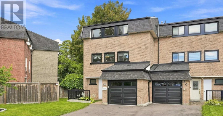 32 Henderson Drive, Aurora, ON, L4G 3L2 - 3