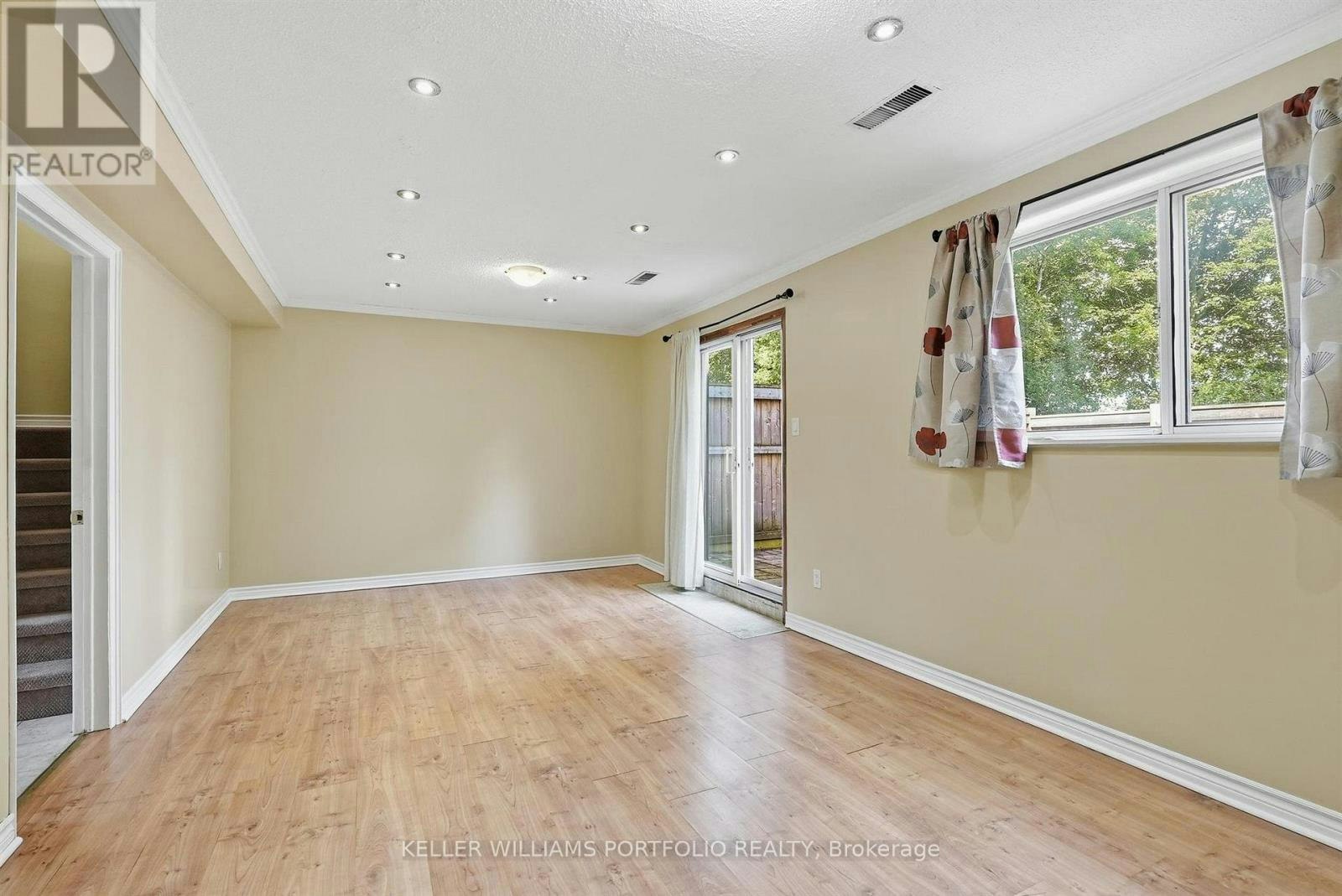 32 Henderson Drive, Aurora, ON, L4G 3L2 - 8