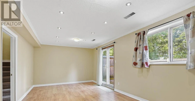 32 Henderson Drive, Aurora, ON, L4G 3L2 - 8