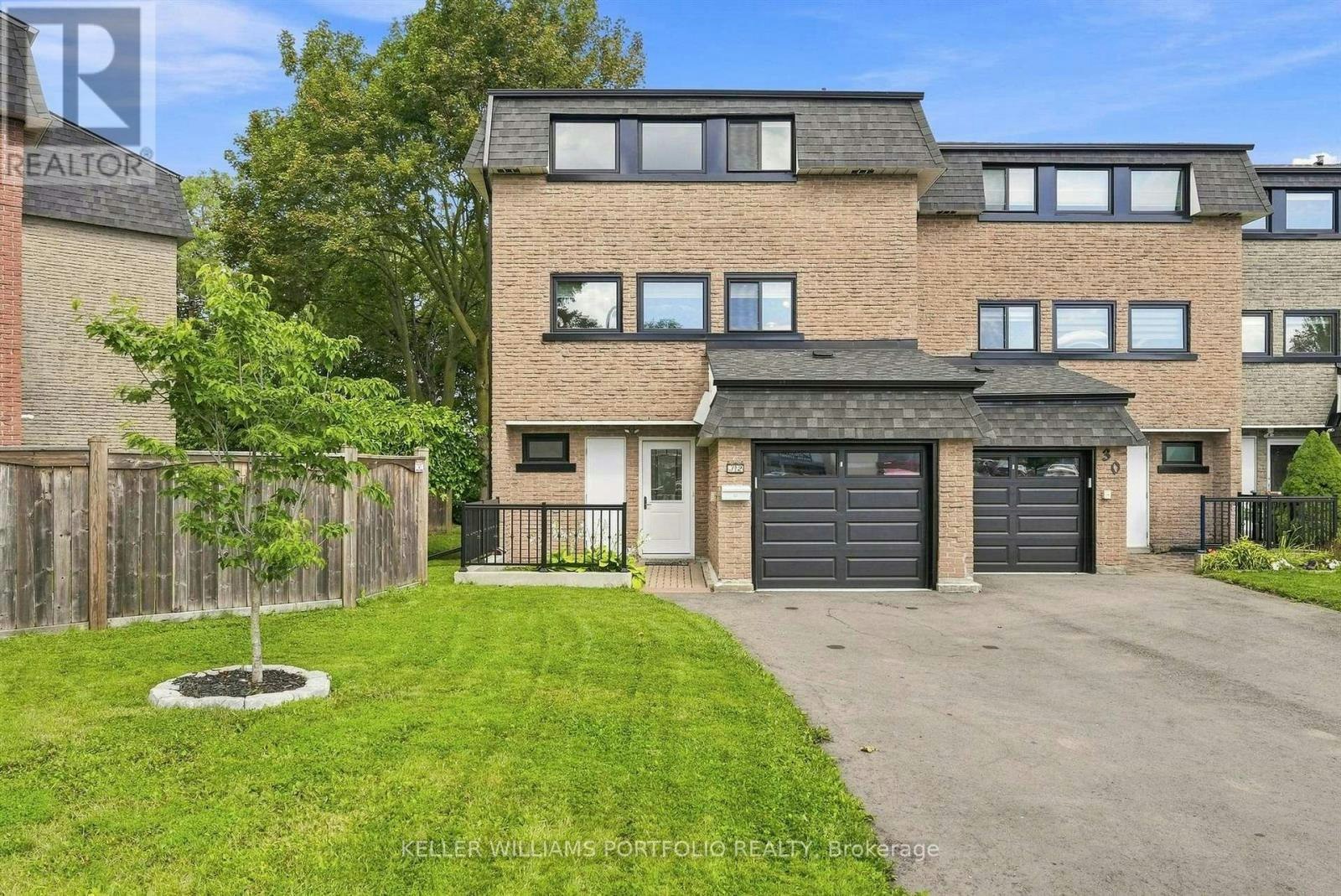 32 Henderson Drive, Aurora, ON, L4G 3L2