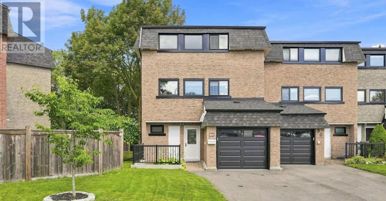 32 Henderson Drive, Aurora, ON, L4G 3L2