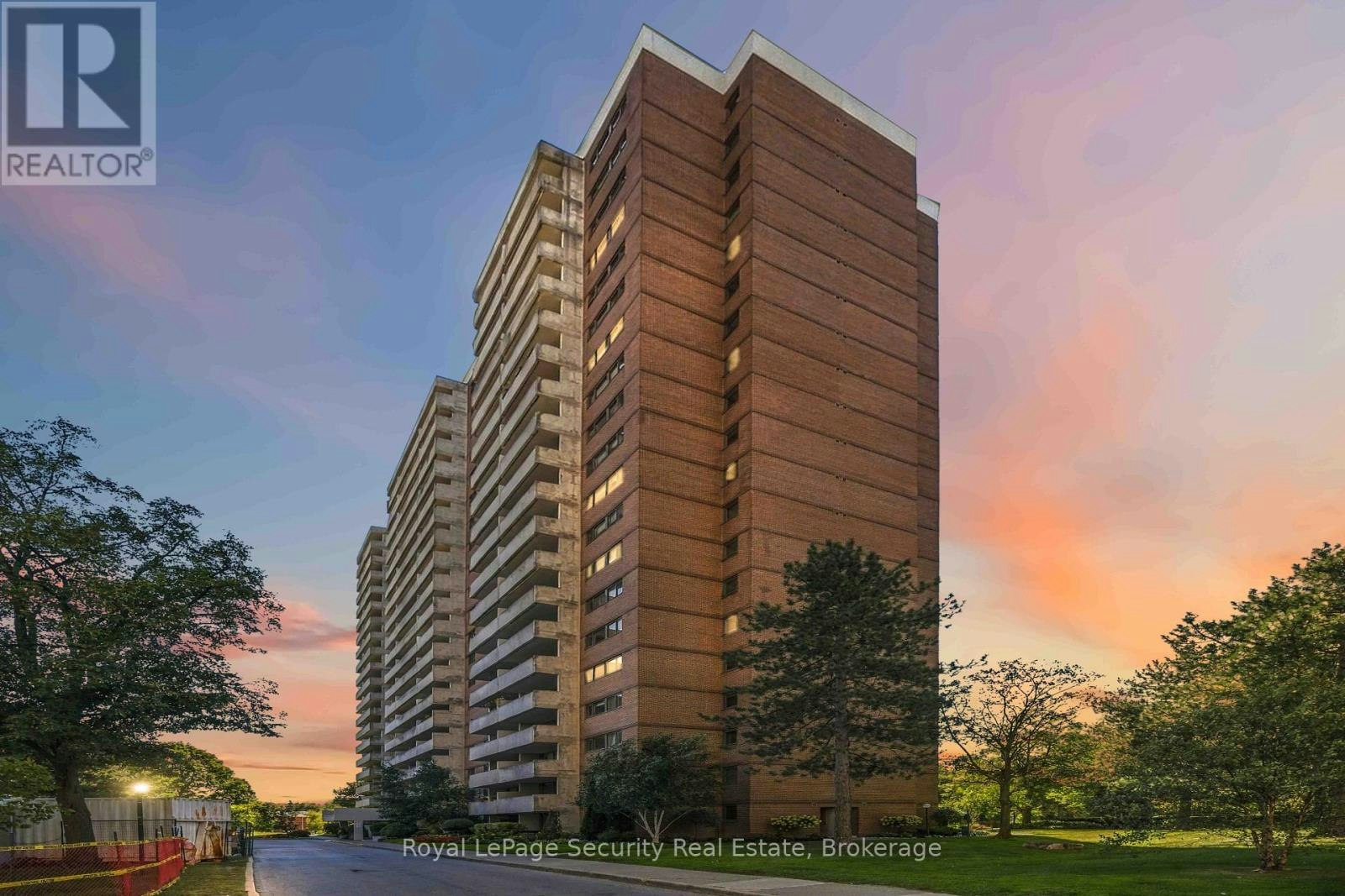 1504-250 Scarlett Road, Toronto, ON, M6N 4X5