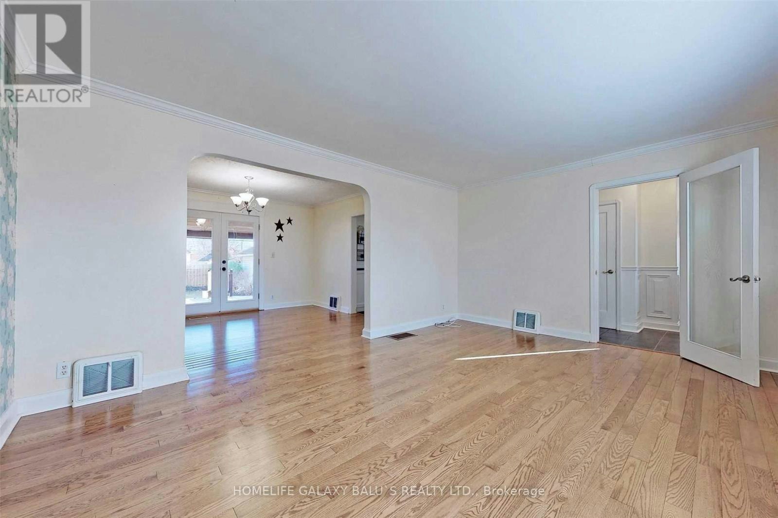 135 Highland Avenue, Oshawa, ON, L1H 6A5 - 4