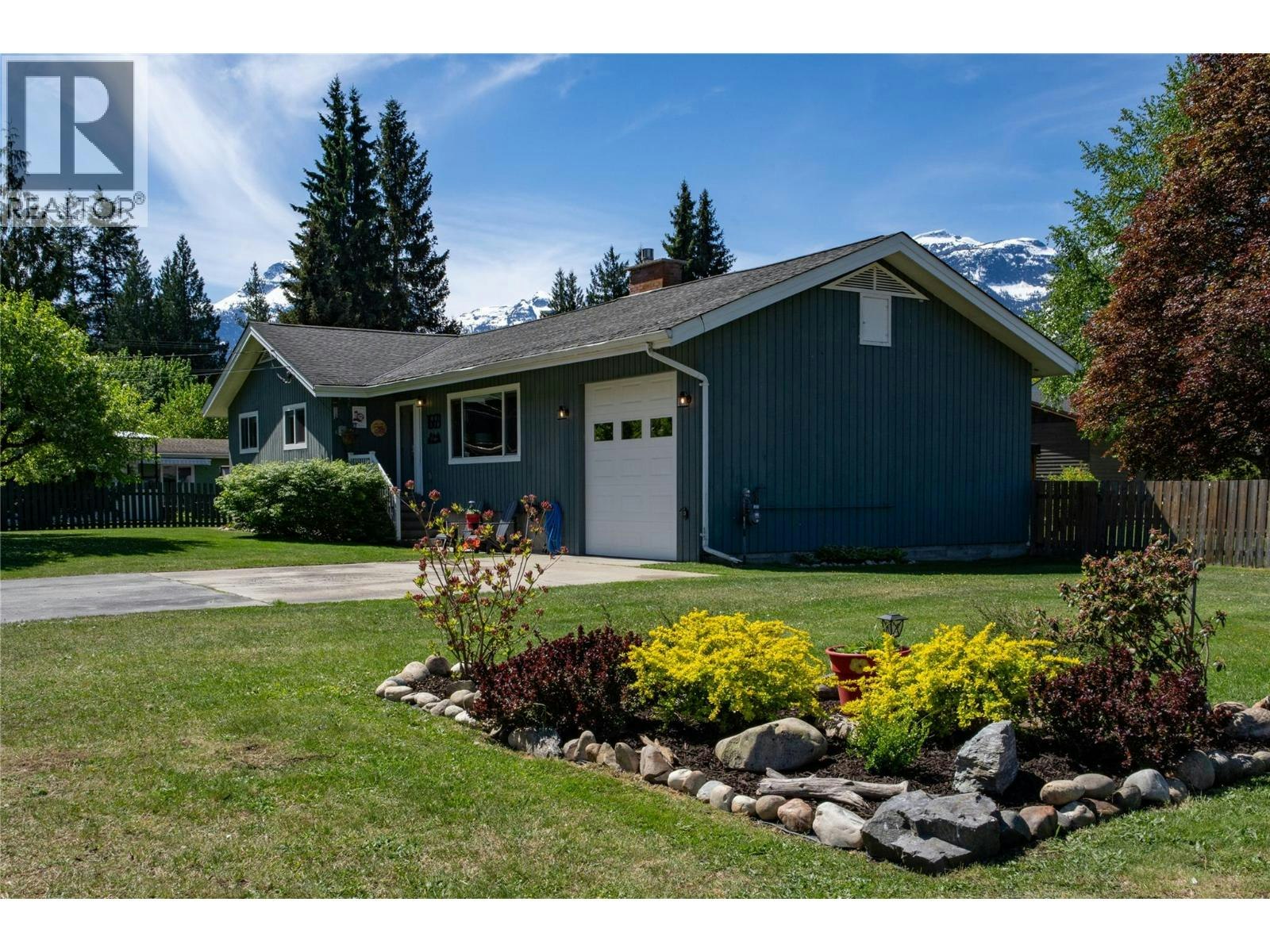 1669 Hiob Road, Revelstoke, BC, V0E 2S0