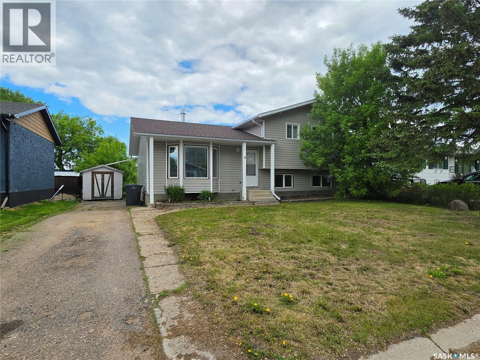 9 Stack Crescent, Meadow Lake, SK, S9X 1B6