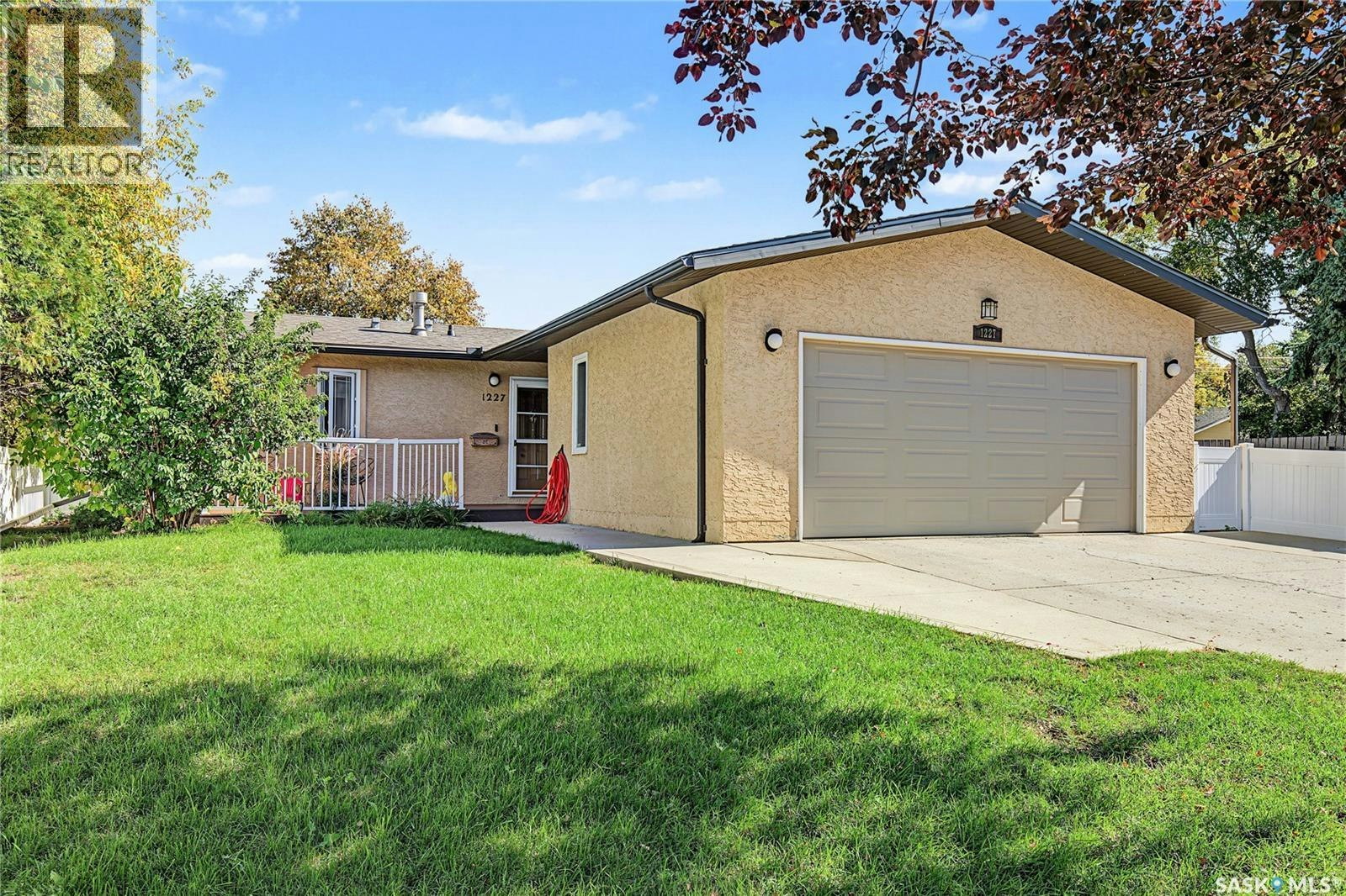 1227 2nd Avenue NW, Moose Jaw, SK, S6H 3R6