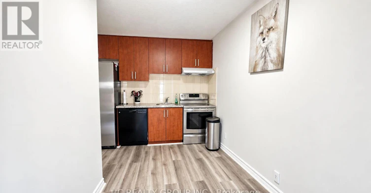 UPPER-34 Carus Avenue, Toronto, ON, M6G 2A4 - 7