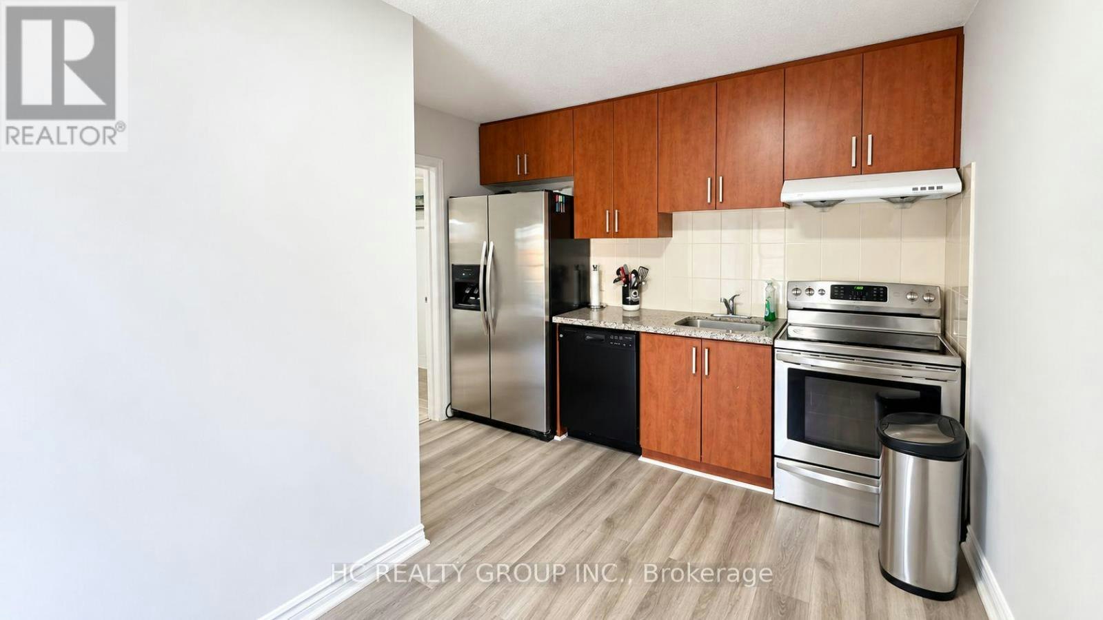 UPPER-34 Carus Avenue, Toronto, ON, M6G 2A4 - 4
