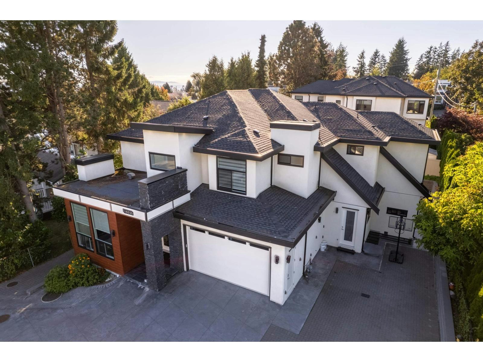 16035 10a Avenue, Surrey, BC, V4A 7W8